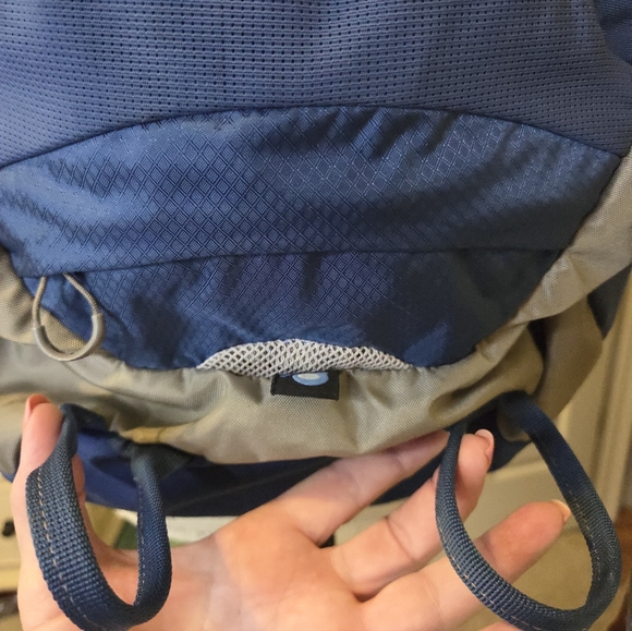 Osprey Kestrel 28 M/L Backpack Hiking Travel Camping Outdoor Blue/Gray - Picture 8 of 16